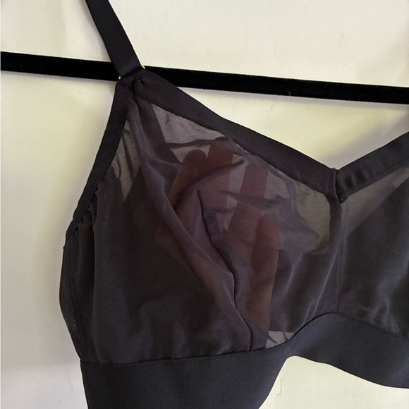 Harper Wilde ComfortMesh™ Triangle
Soft Sheer Bralette XL - Picture 4 of 13